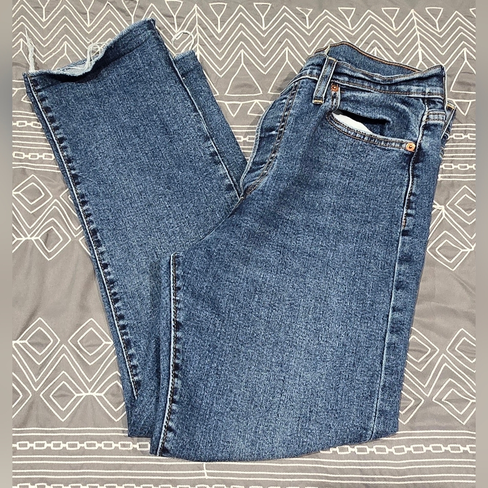 Levis Wedgie Straight Distressed Jeans Size 29